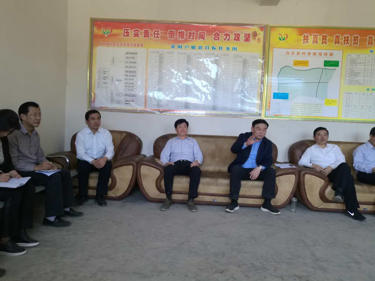 尚进平宋志斌陪同长治市委书记席小军深入贫困村调研